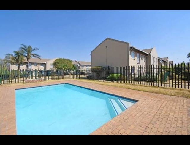 2 BEDROOM SECTIONAL TITLE FOR SALE IN RAVENSWOOD
